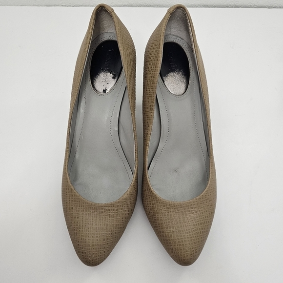 Calvin Klein Selene Neutral Tan Pumps Textured Leather Slip On Shoes Size 8.5 - Picture 4 of 11